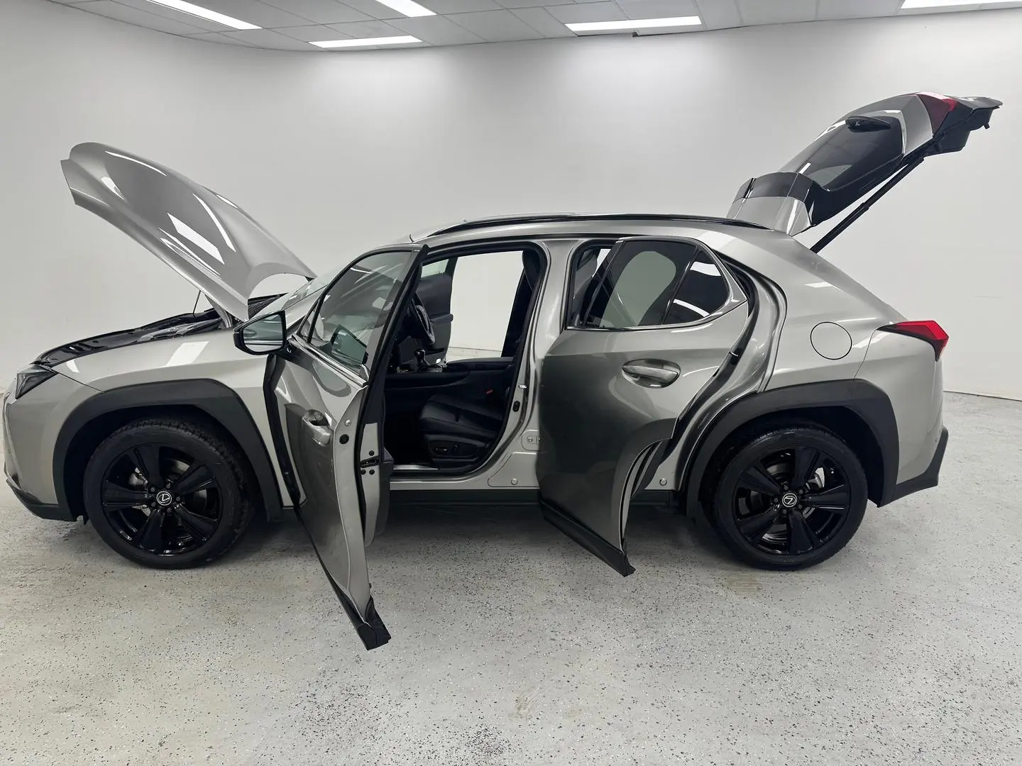 2021 Lexus UX Gallery Image 11