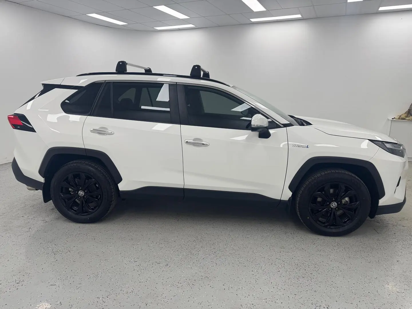 2022 Toyota RAV4 Gallery Image 2