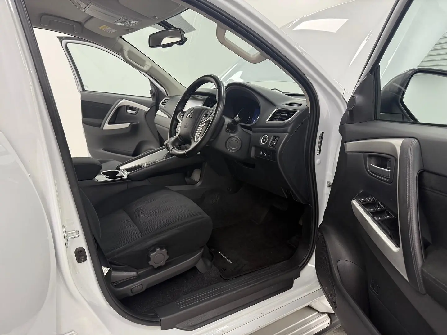 2023 Mitsubishi Pajero Sport Gallery Image 21