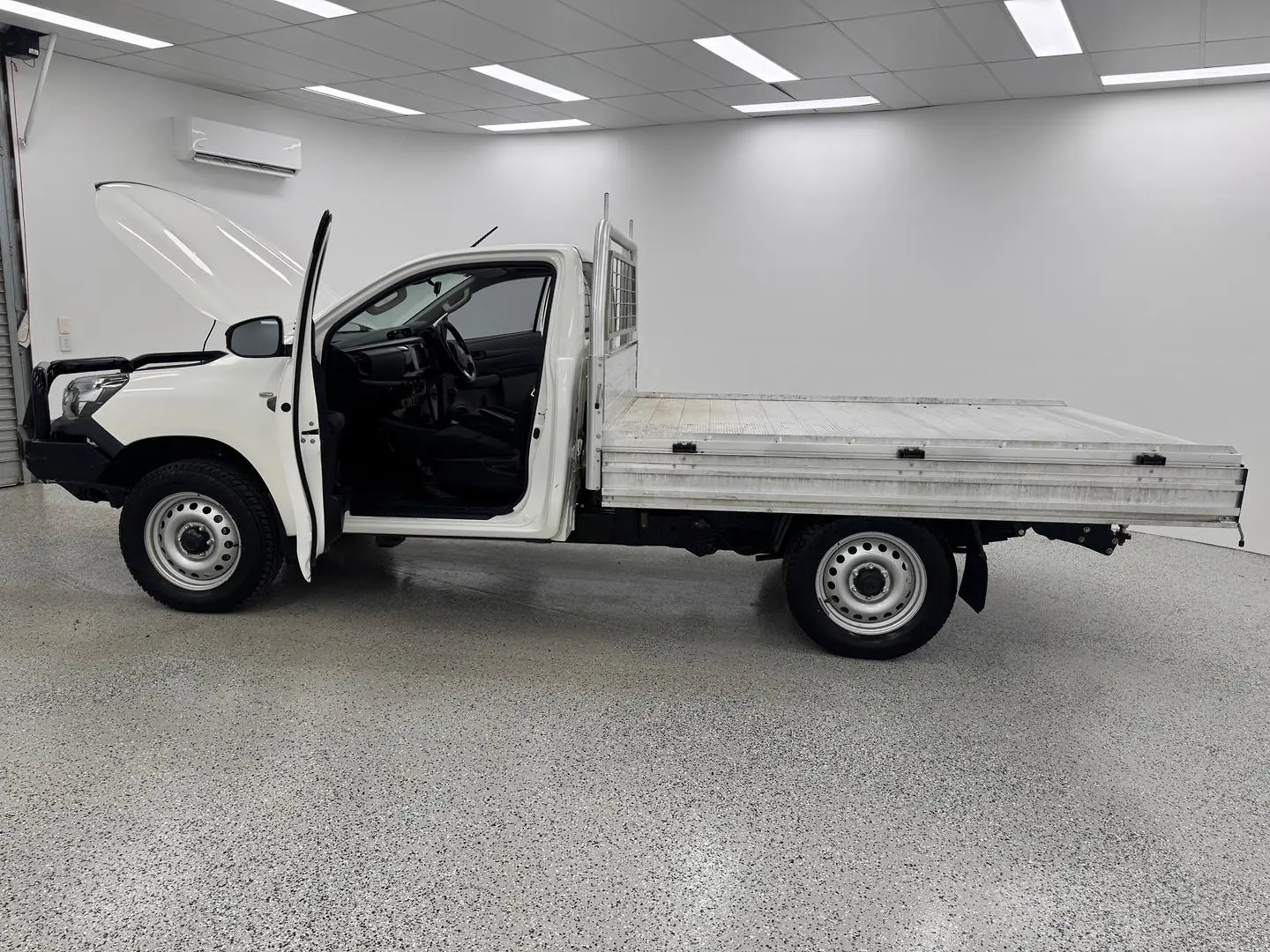 2020 Toyota Hilux Gallery Image 11