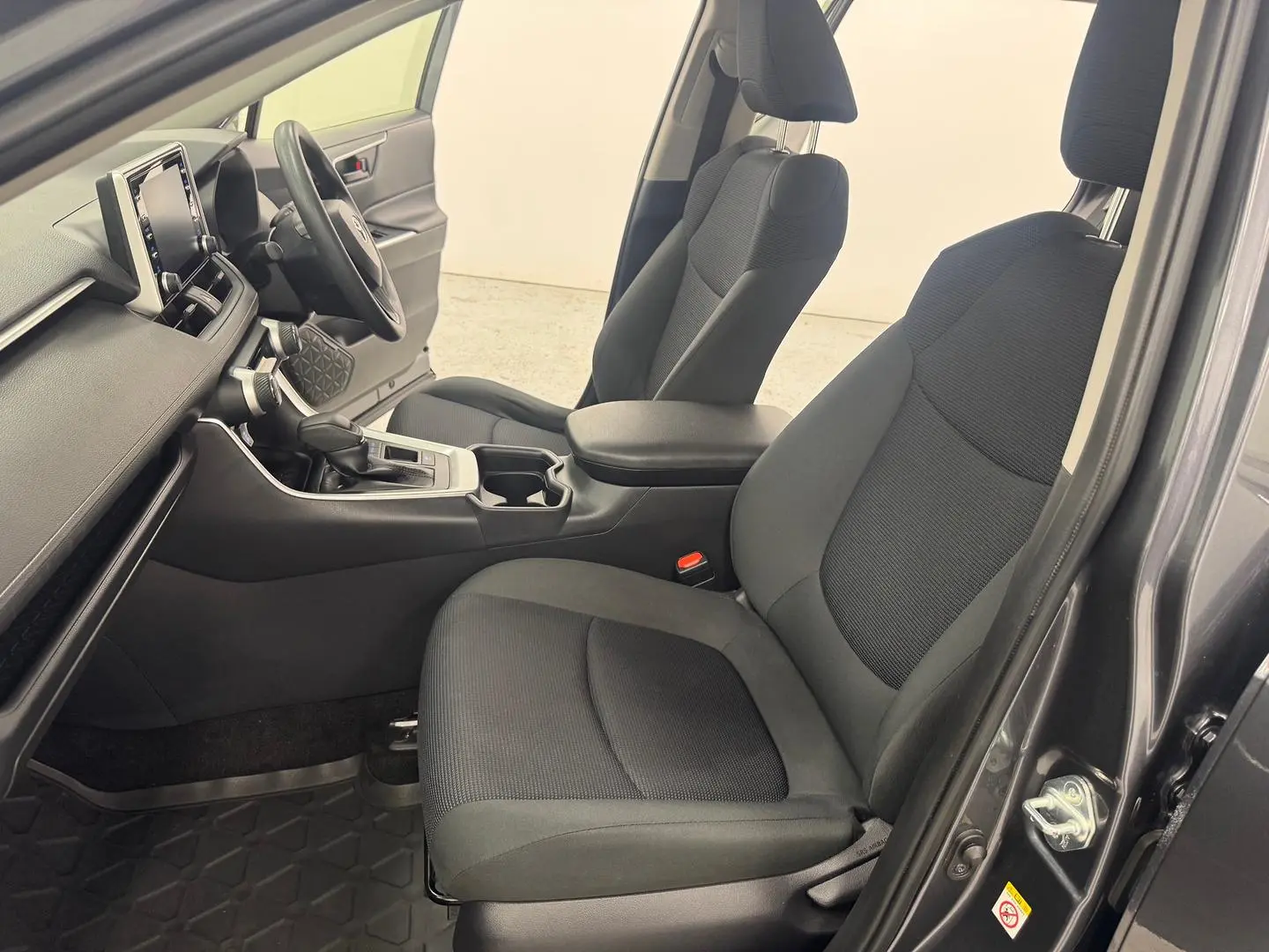 2019 Toyota RAV4 Gallery Image 27
