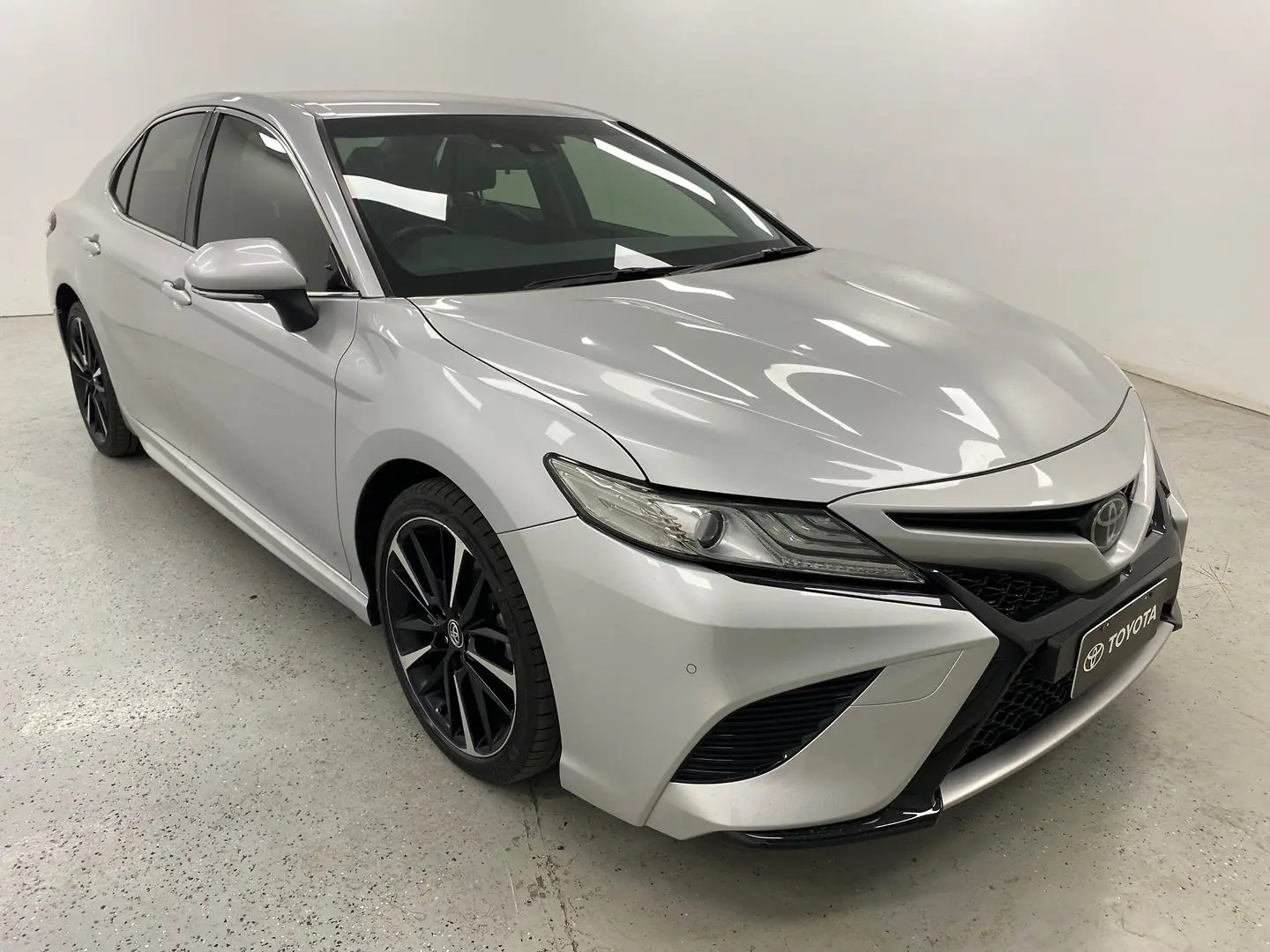 2019 Toyota Camry Gallery Image 1