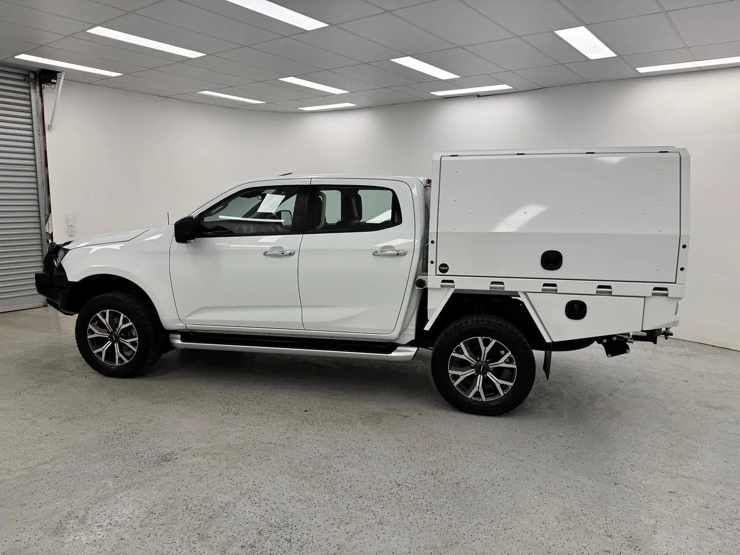 2024 Isuzu D-MAX Gallery Image 5
