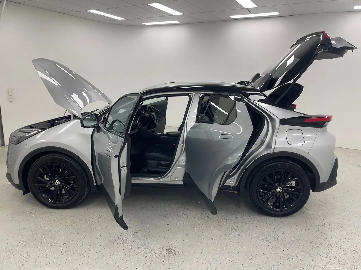 2025 Toyota C-HR Gallery Image 13