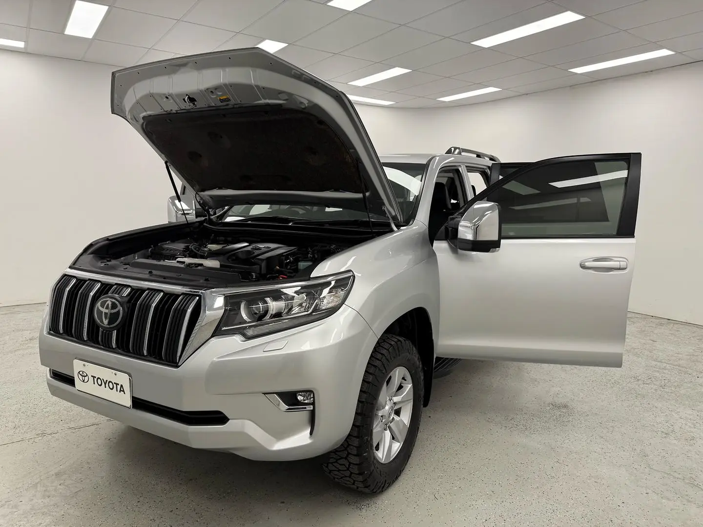 2022 Toyota Landcruiser Prado Gallery Image 8