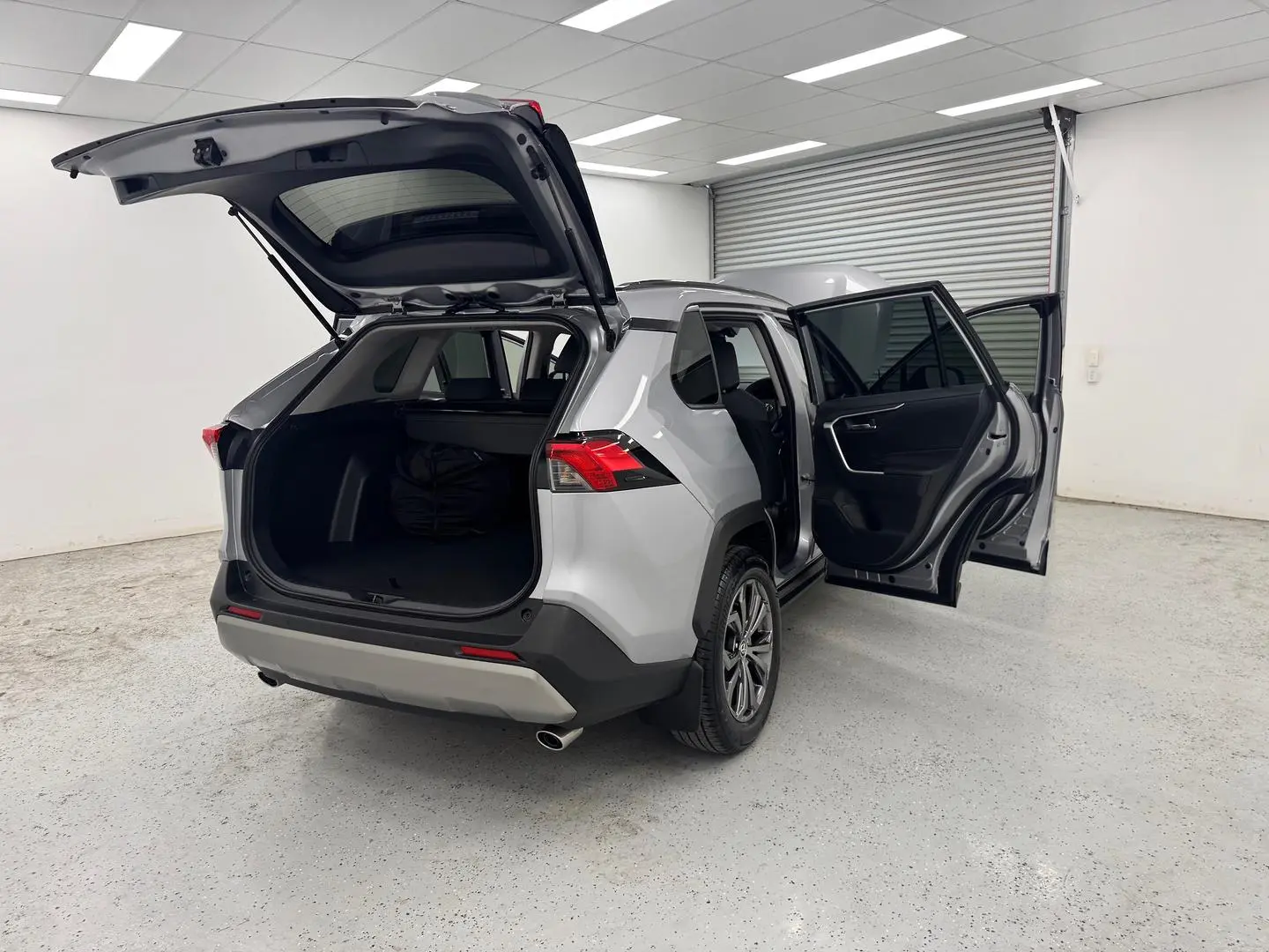 2024 Toyota RAV4 Gallery Image 9