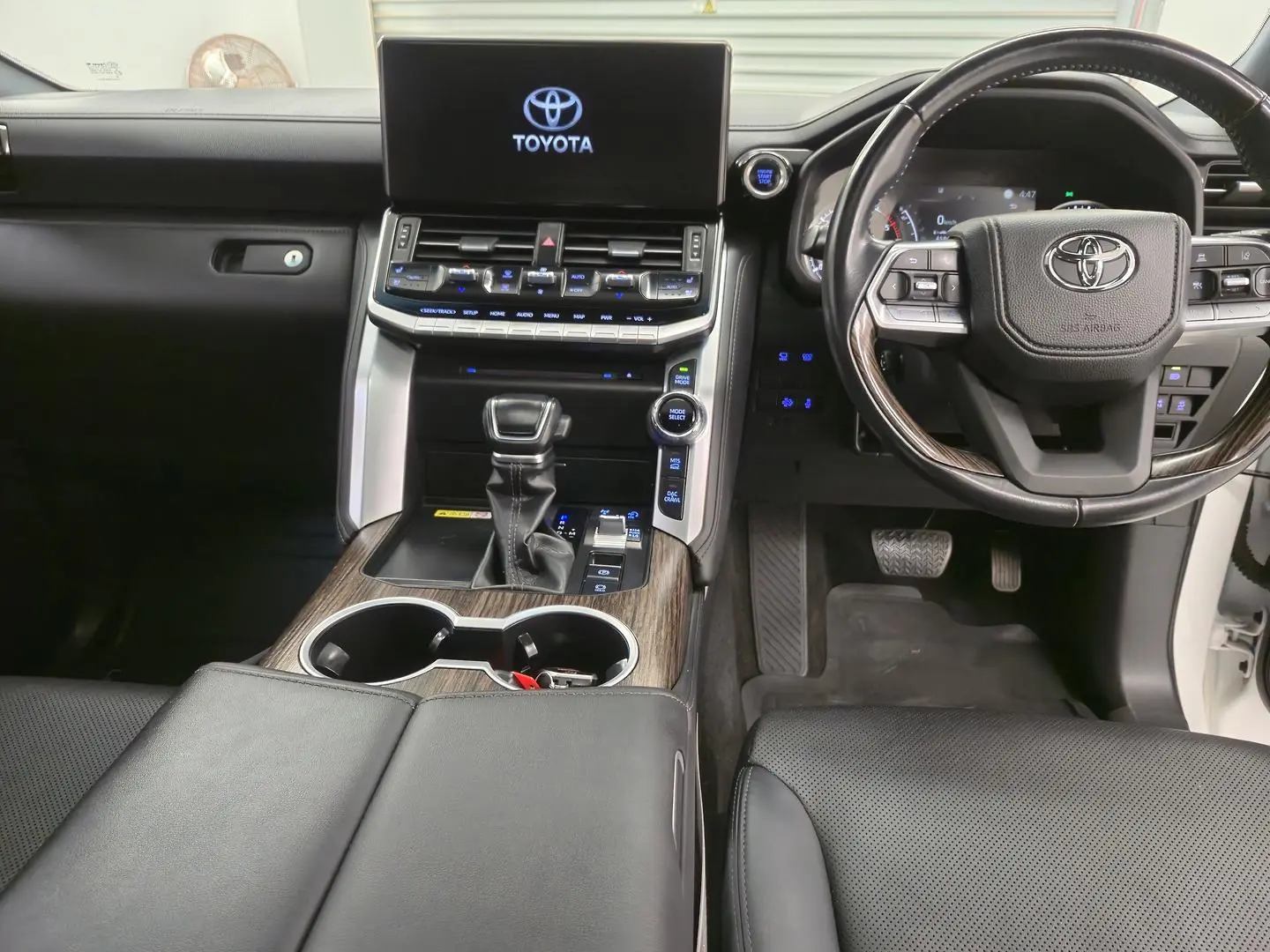 2022 Toyota Landcruiser Gallery Image 21