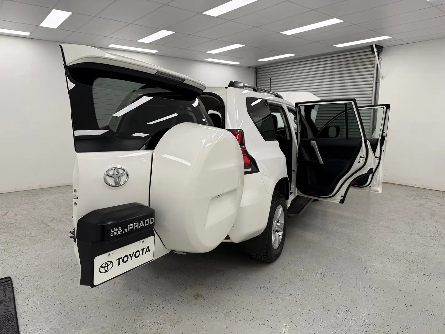 2020 Toyota Landcruiser Prado Gallery Image 15