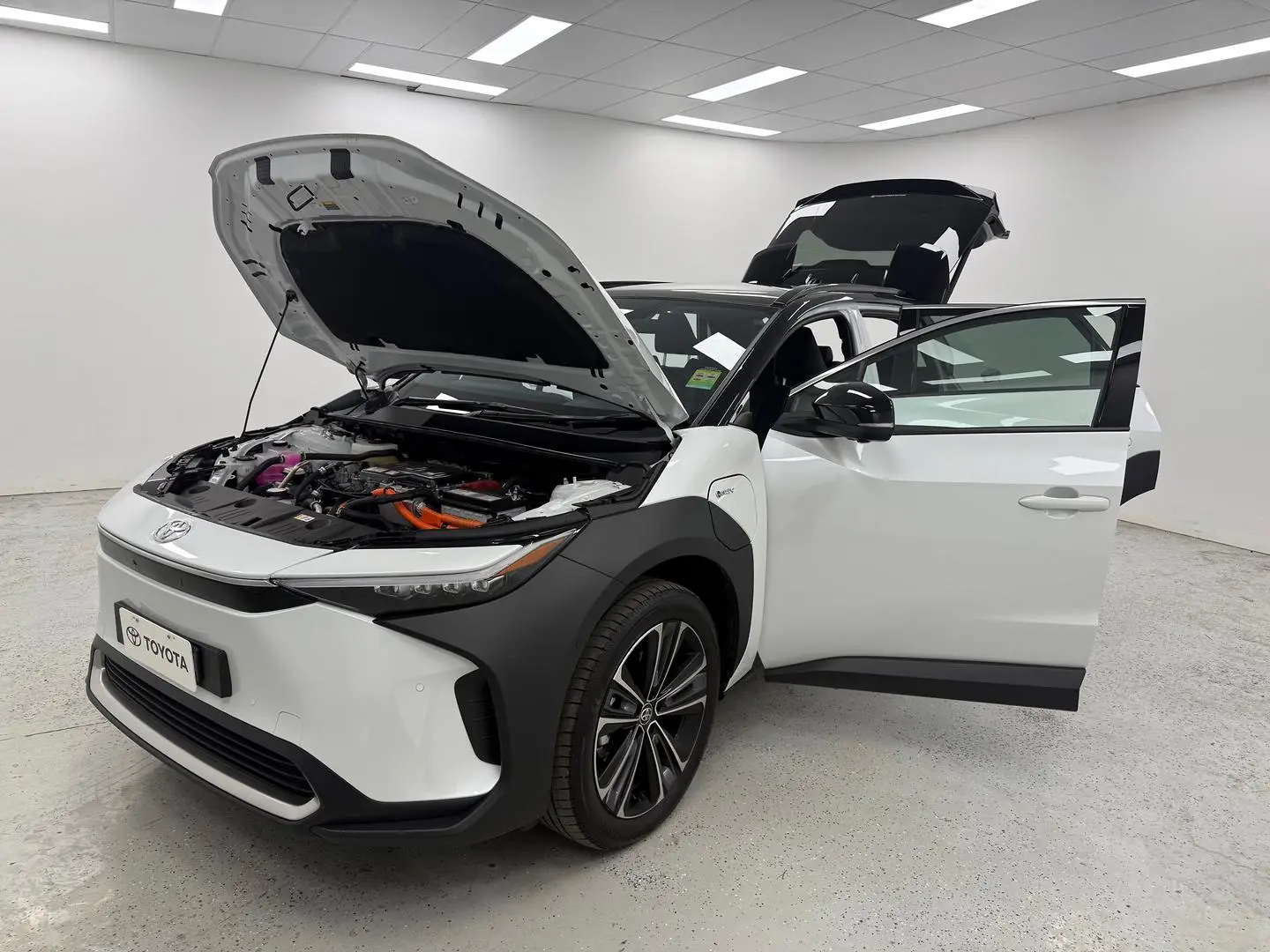 2025 Toyota bZ4X Gallery Image 8