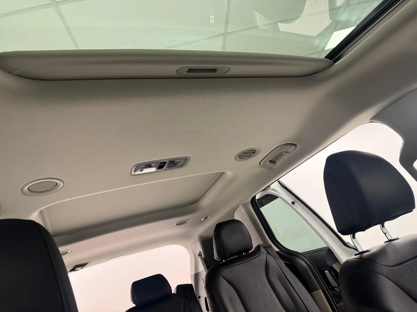 2024 Kia Carnival Gallery Image 30