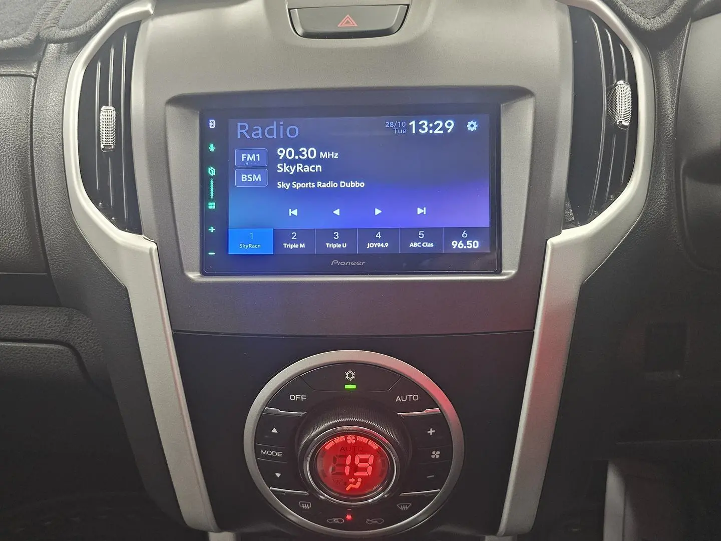 2020 Isuzu MU-X Gallery Image 32