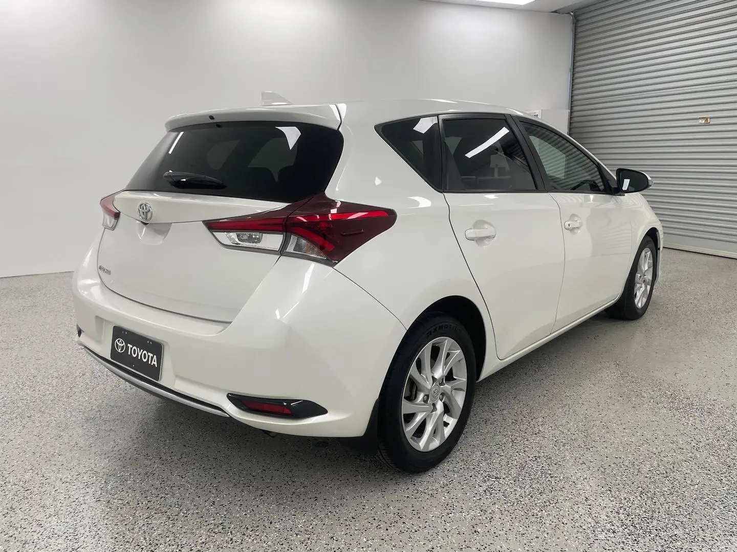 2017 Toyota Corolla Gallery Image 3