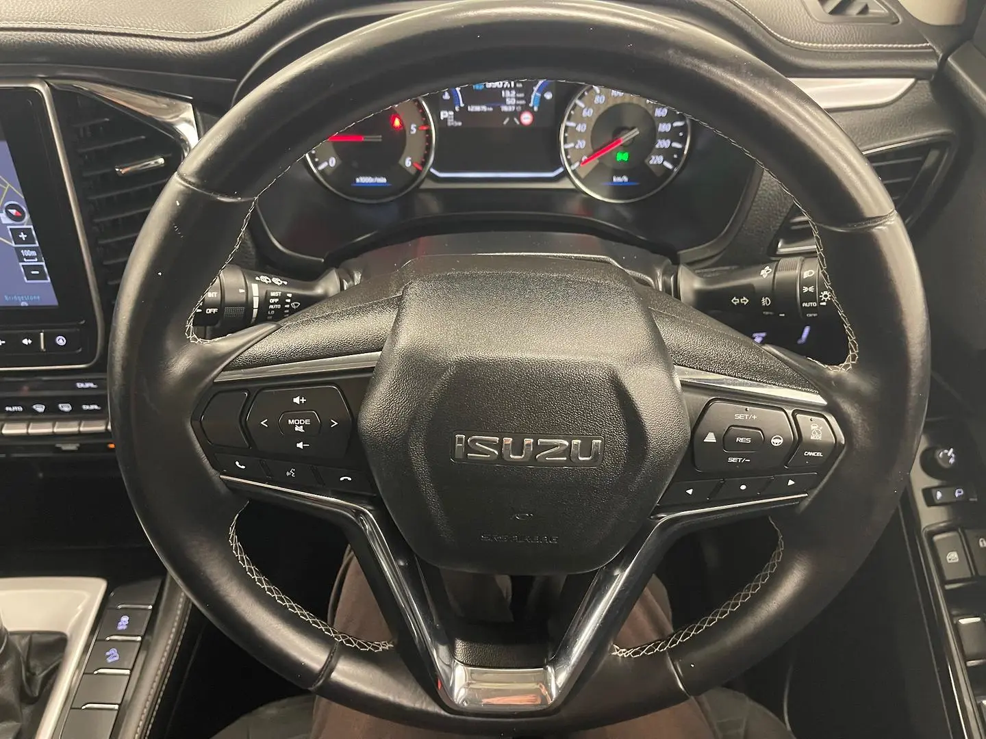 2021 Isuzu MU-X Gallery Image 33