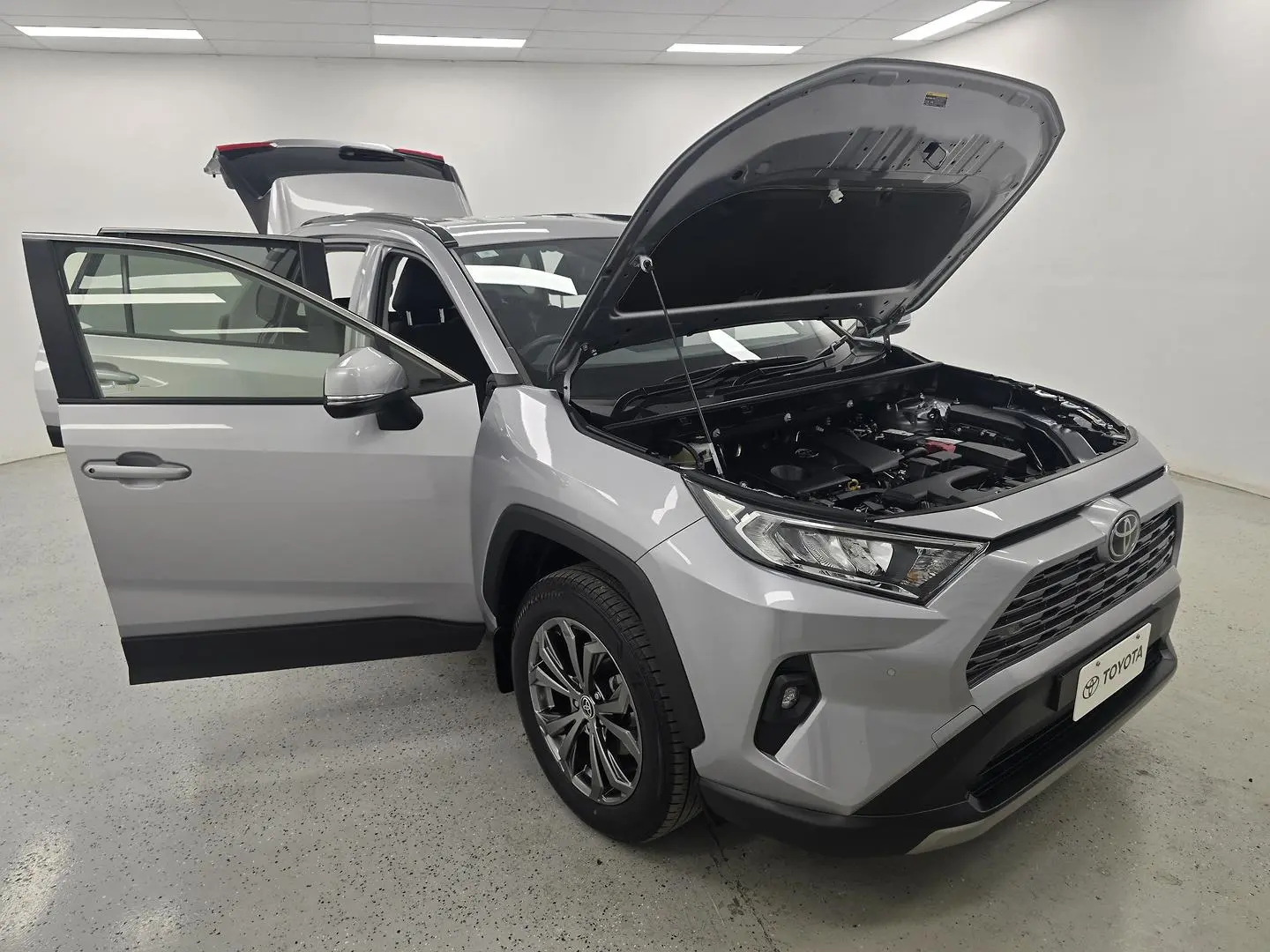 2022 Toyota RAV4 Gallery Image 8