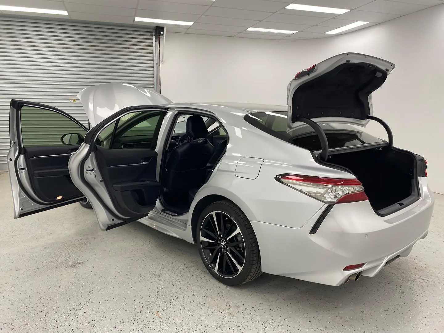 2019 Toyota Camry Gallery Image 13