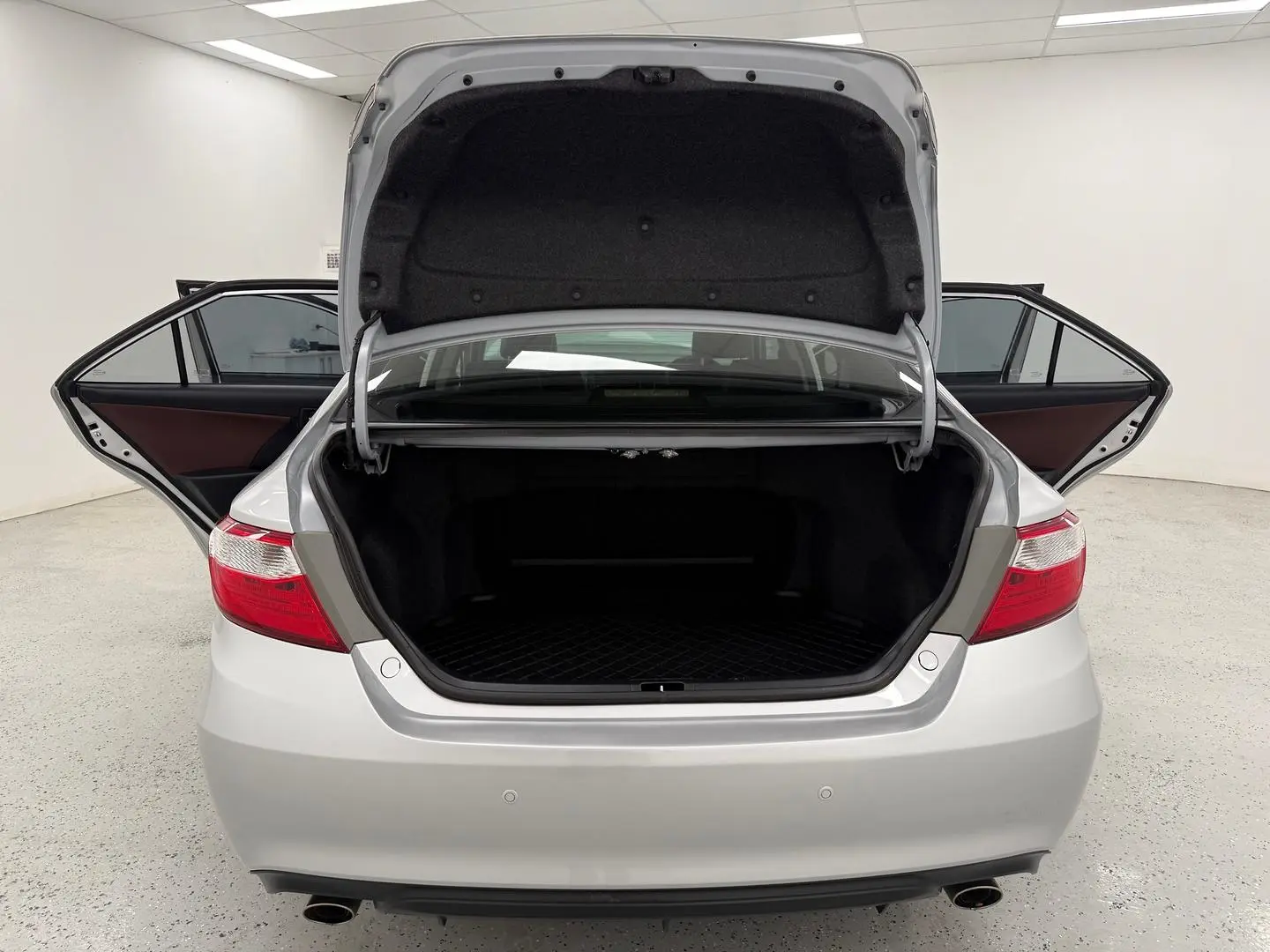 2015 Toyota Camry Gallery Image 14