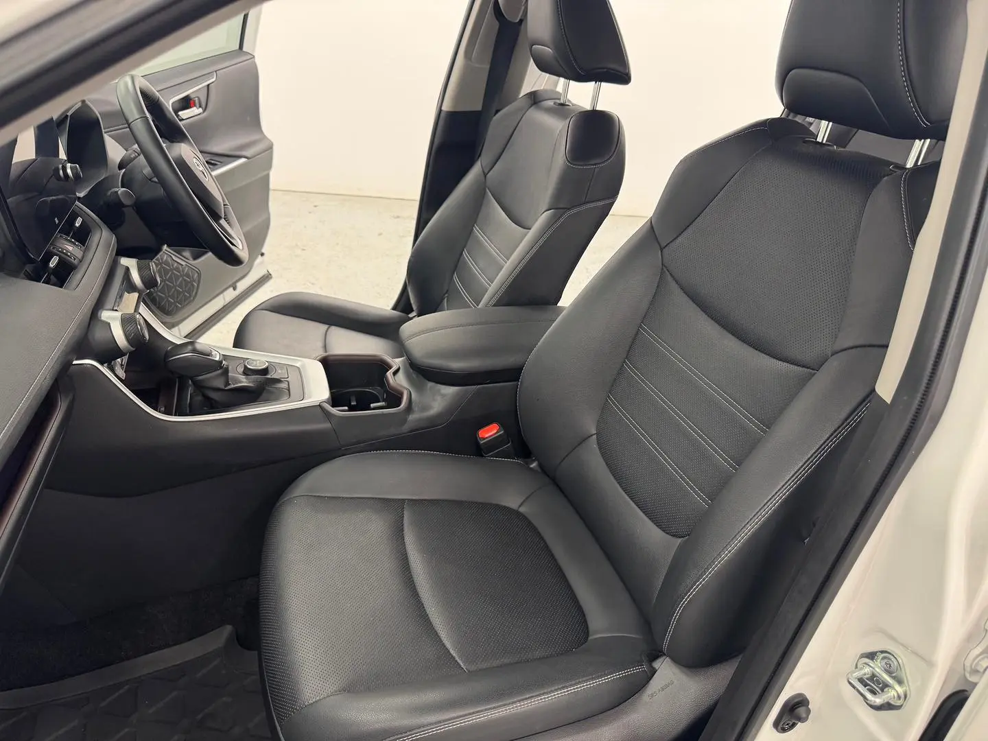 2022 Toyota RAV4 Gallery Image 27