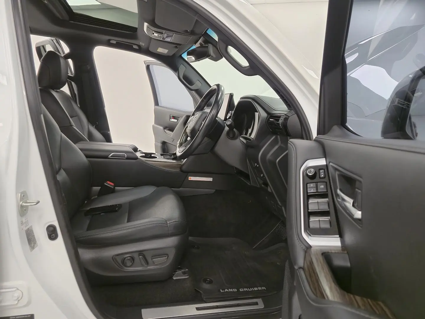 2022 Toyota Landcruiser Gallery Image 18