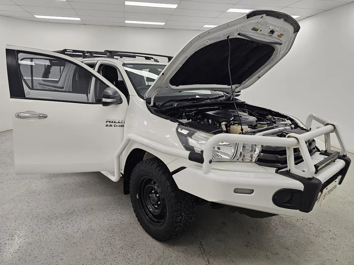 2015 Toyota Hilux Gallery Image 24