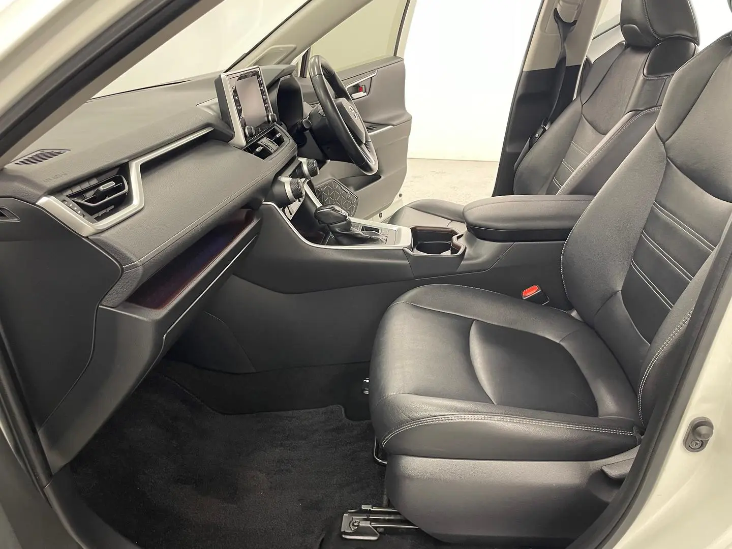 2020 Toyota RAV4 Gallery Image 18