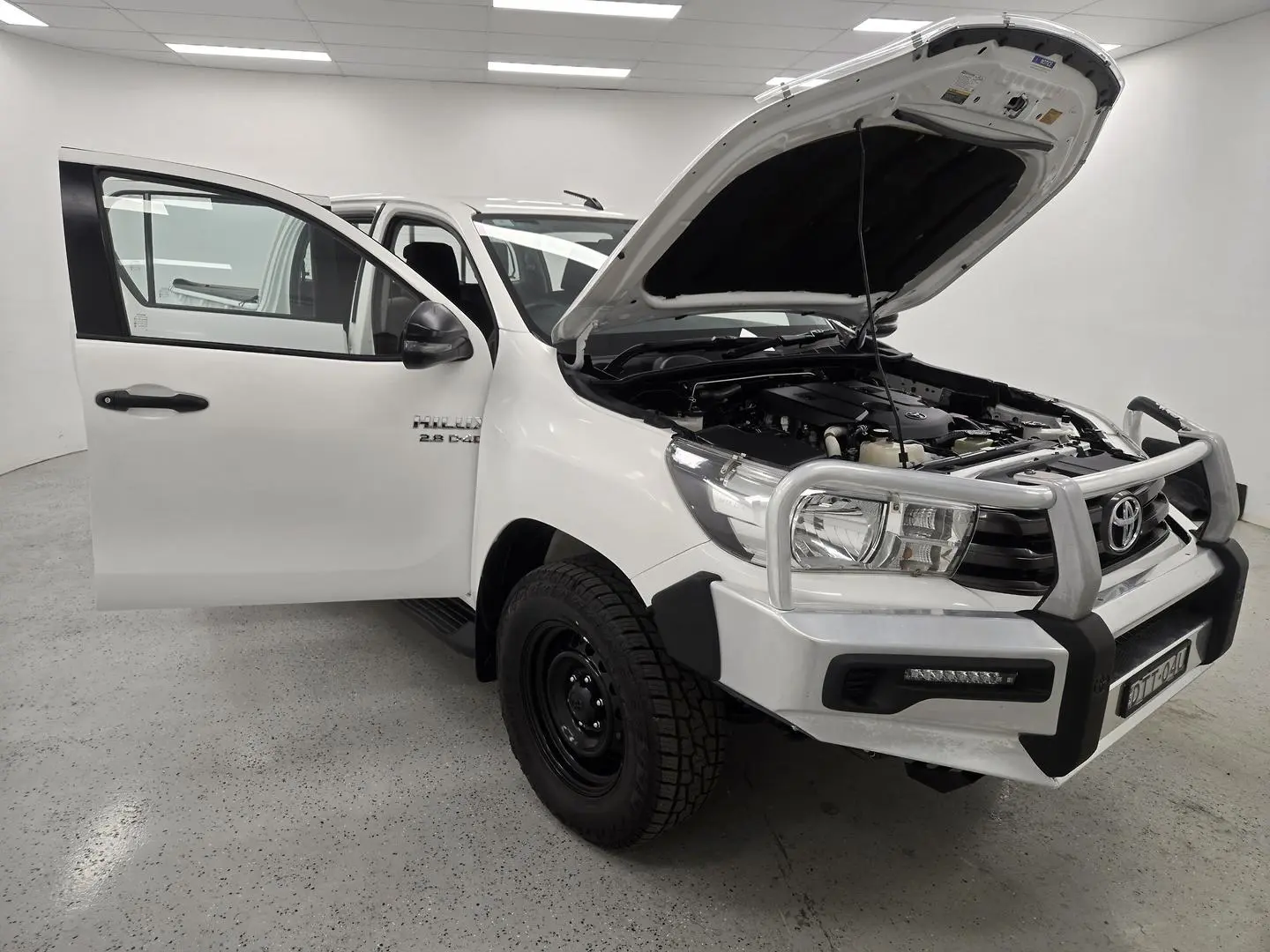 2017 Toyota Hilux Gallery Image 8