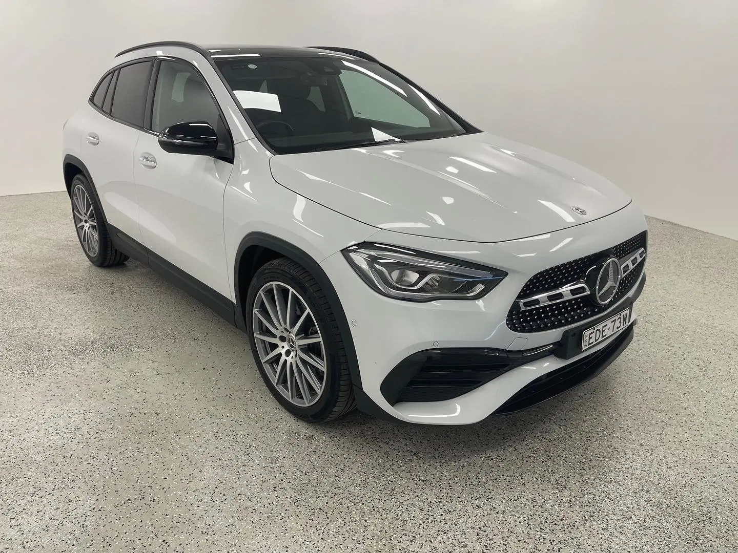 2020 Mercedes-Benz GLA-Class Gallery Image 1