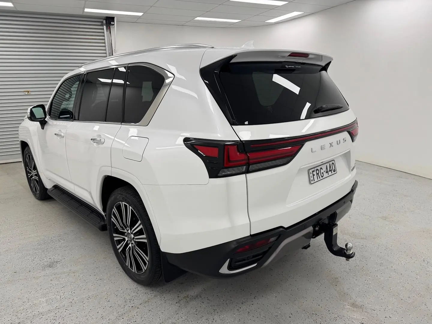 2022 Lexus LX Gallery Image 5