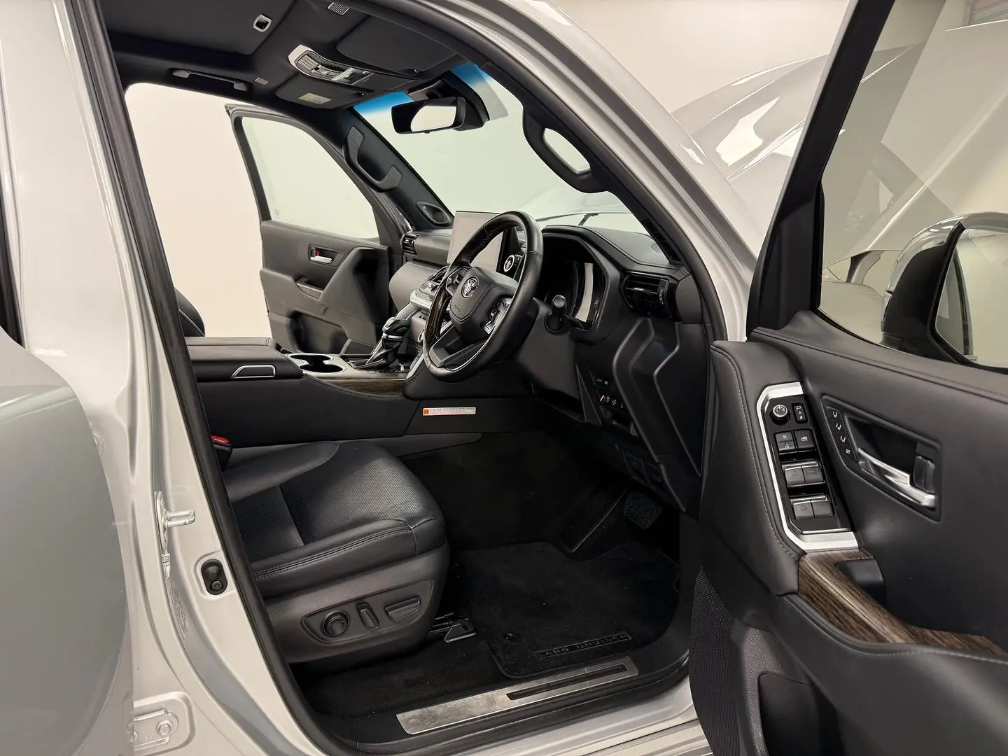 2022 Toyota Landcruiser Gallery Image 24