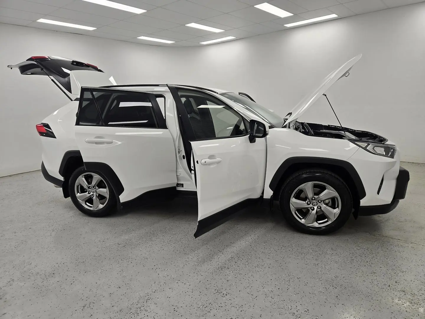 2021 Toyota RAV4 Gallery Image 9