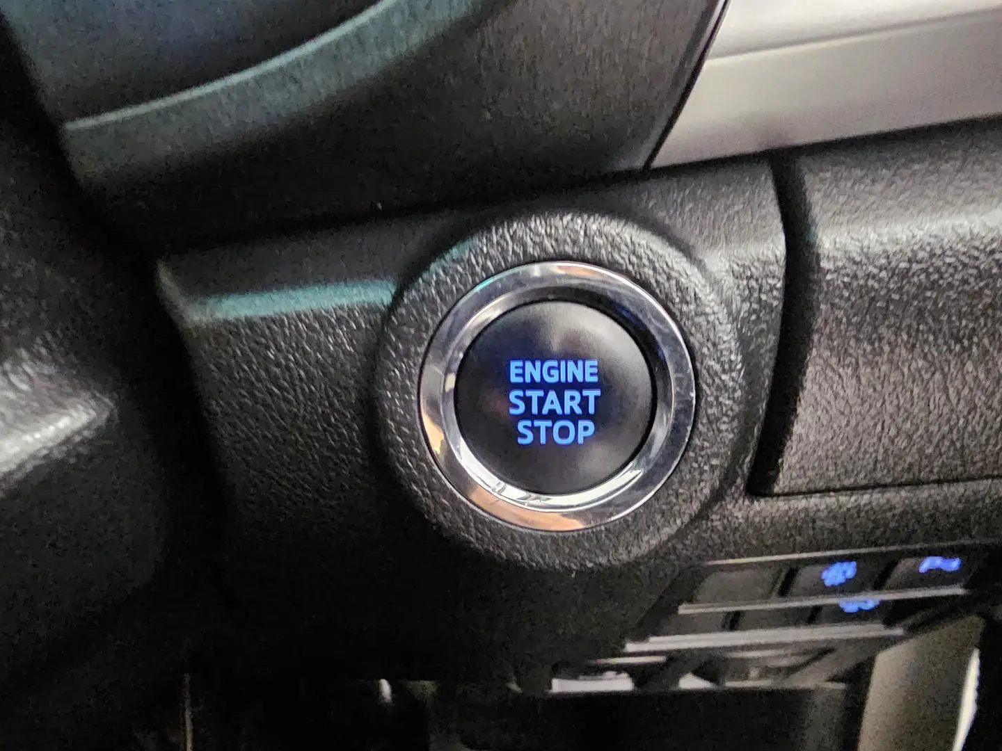 2021 Toyota Hilux Gallery Image 40