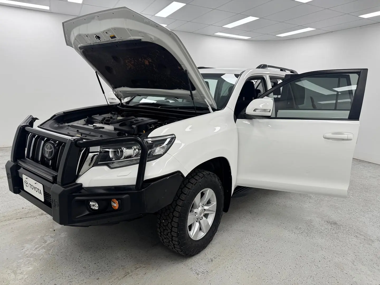 2020 Toyota Landcruiser Prado Gallery Image 12