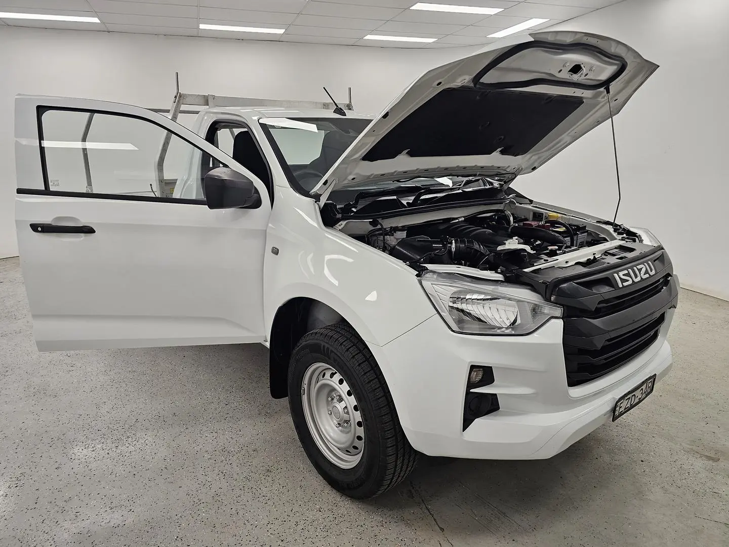 2023 Isuzu D-MAX Gallery Image 18