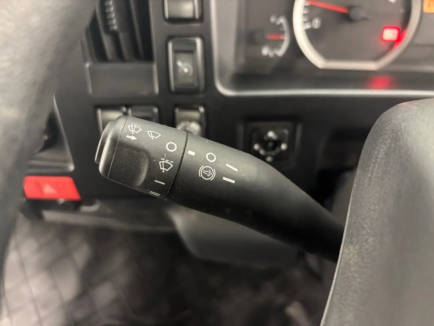 2023 Isuzu N Series Gallery Image 23