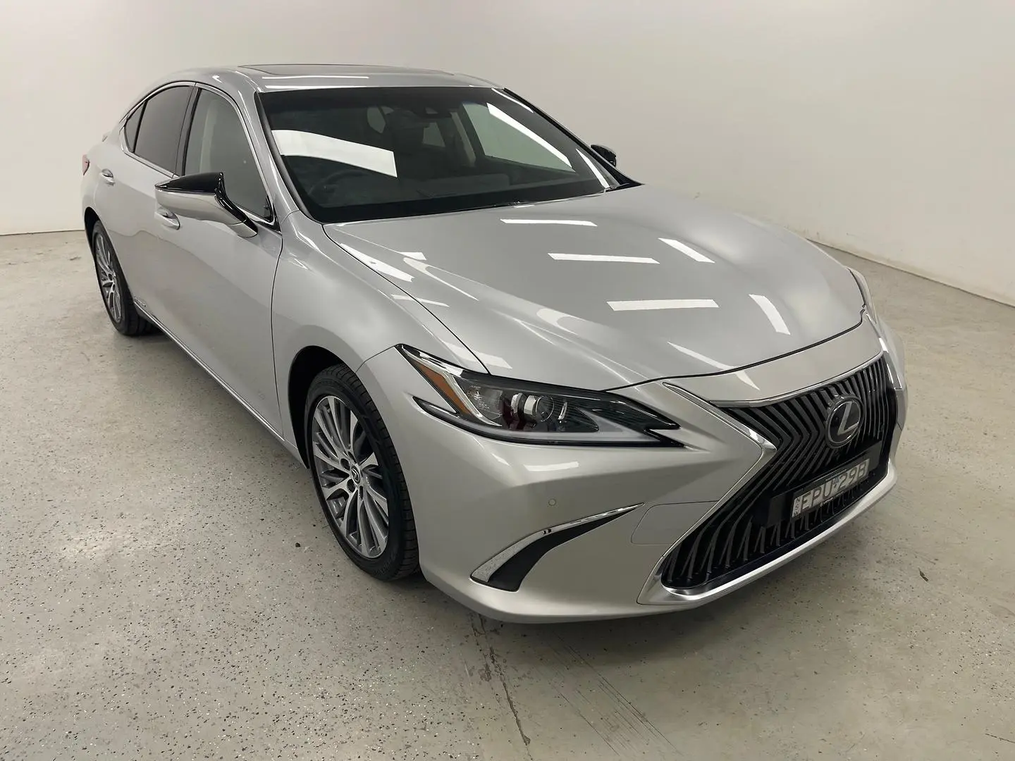 2021 Lexus ES Gallery Image 1