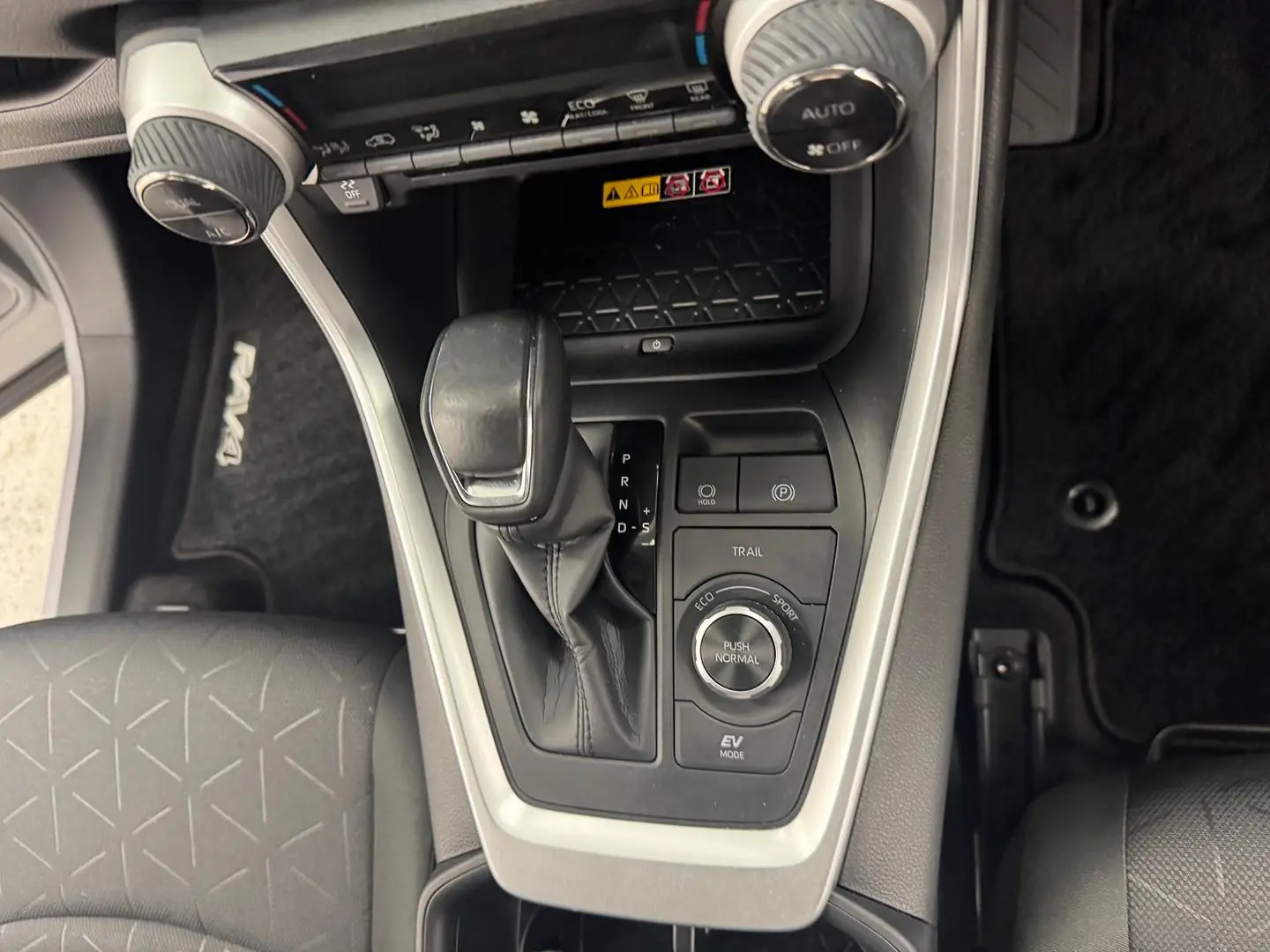 2024 Toyota RAV4 Gallery Image 20