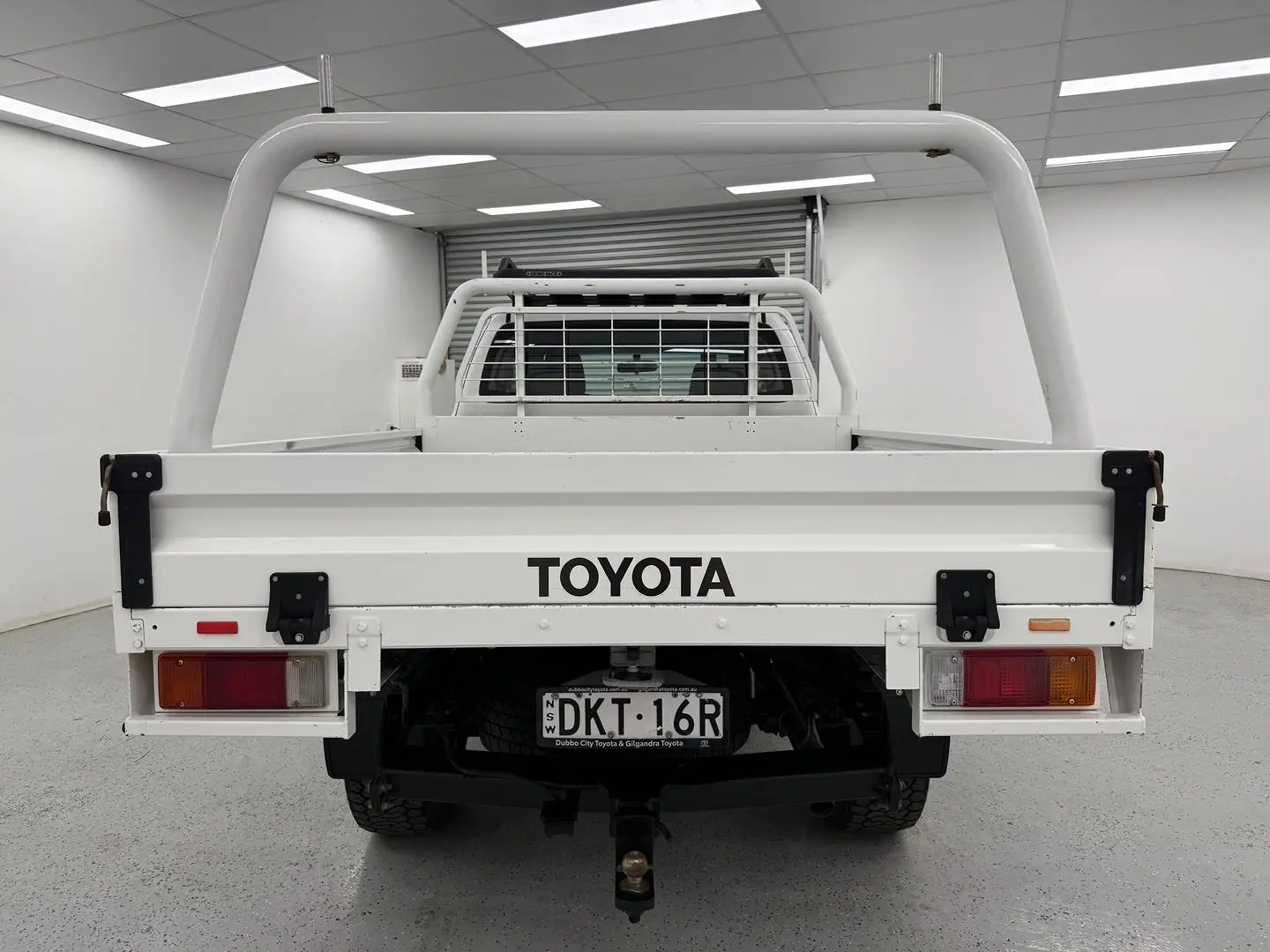 2016 Toyota Hilux Gallery Image 4