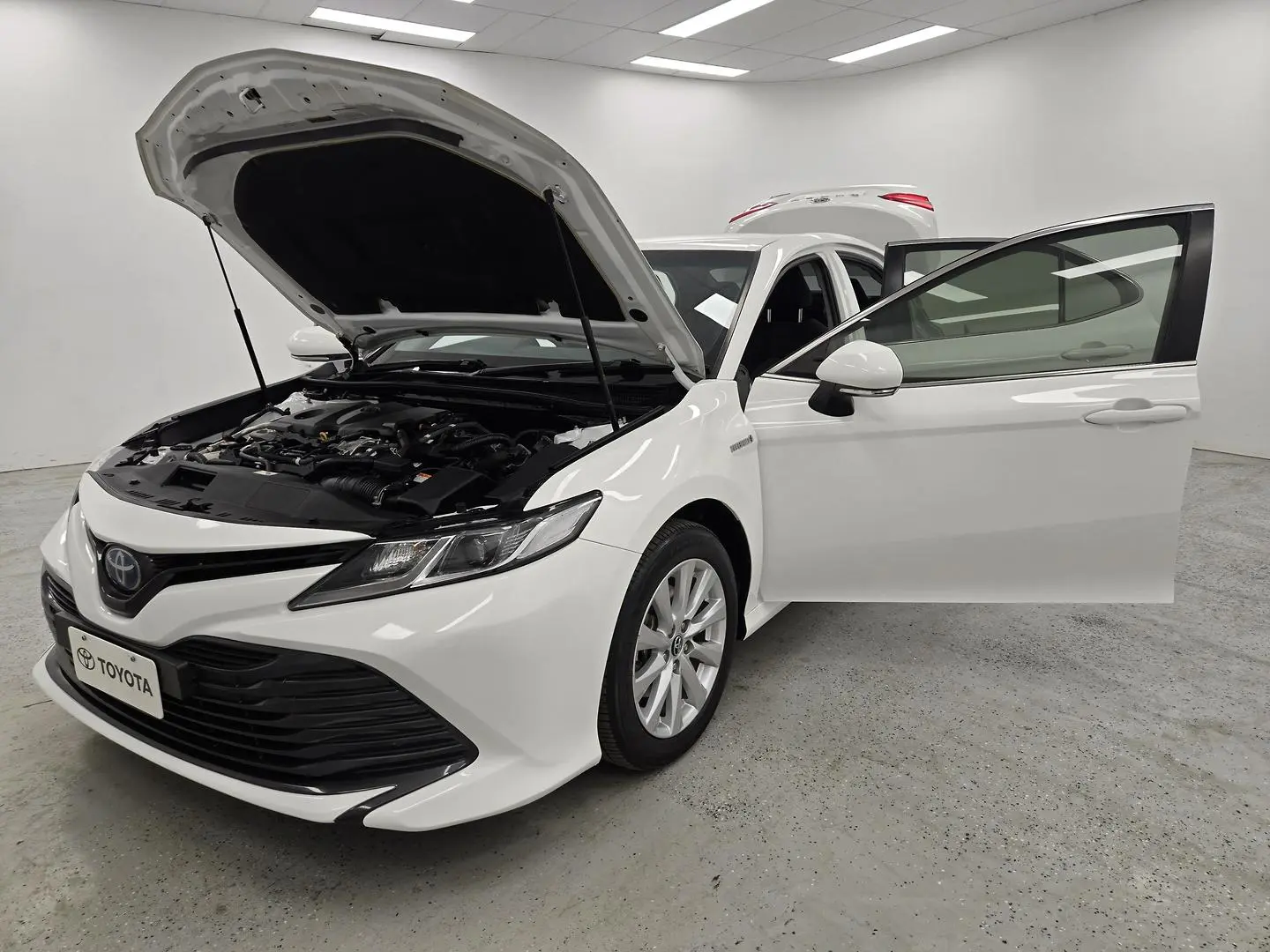 2019 Toyota Camry Gallery Image 14