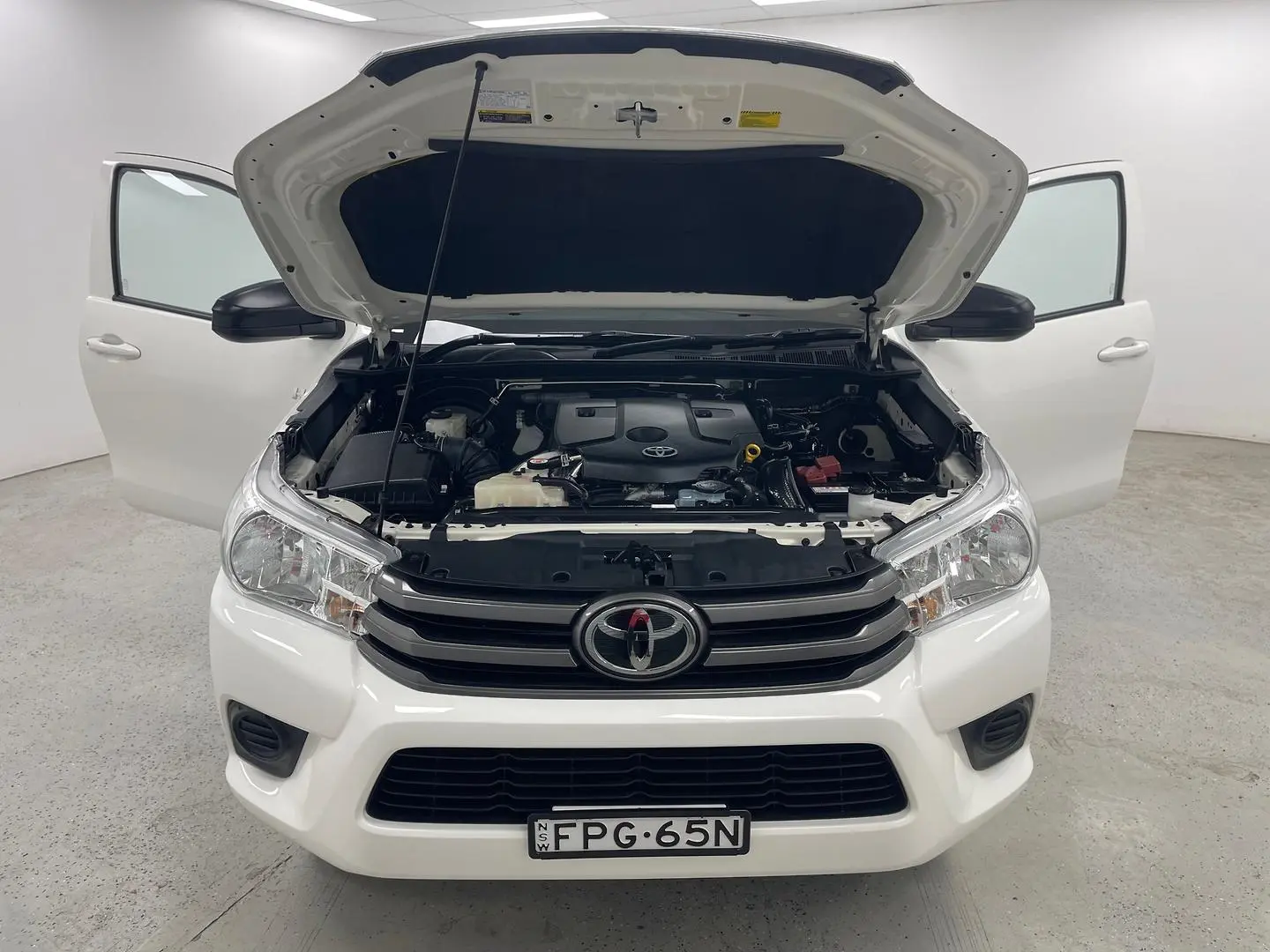 2024 Toyota Hilux Gallery Image 13