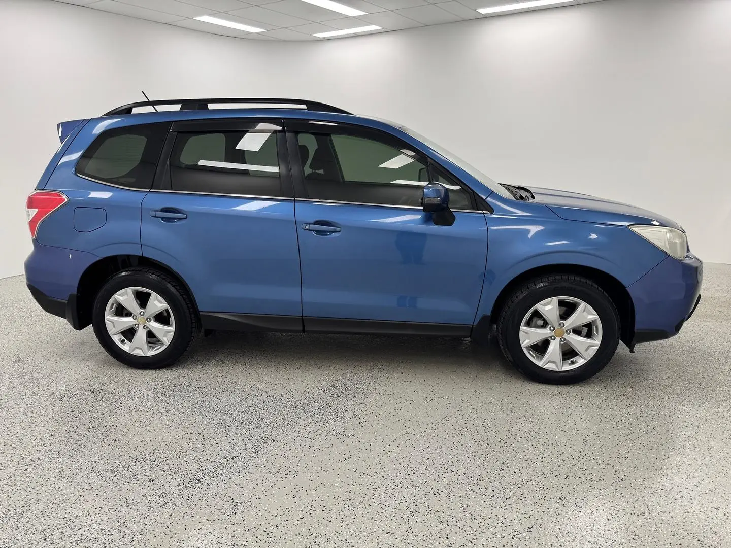 2014 Subaru Forester Gallery Image 2