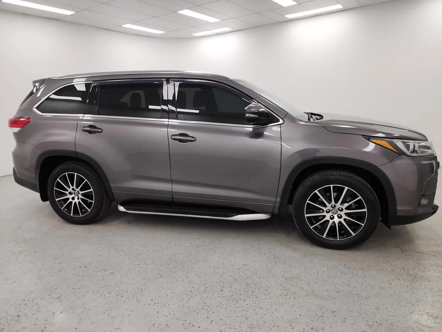 2020 Toyota Kluger Gallery Image 2