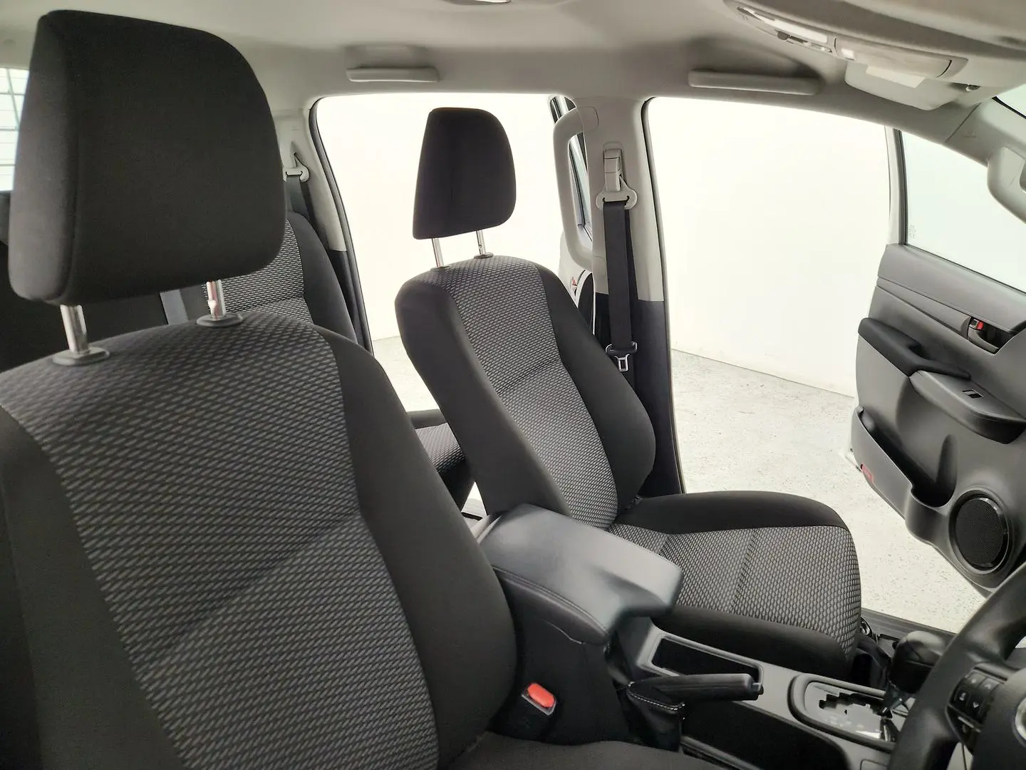 2021 Toyota Hilux Gallery Image 24