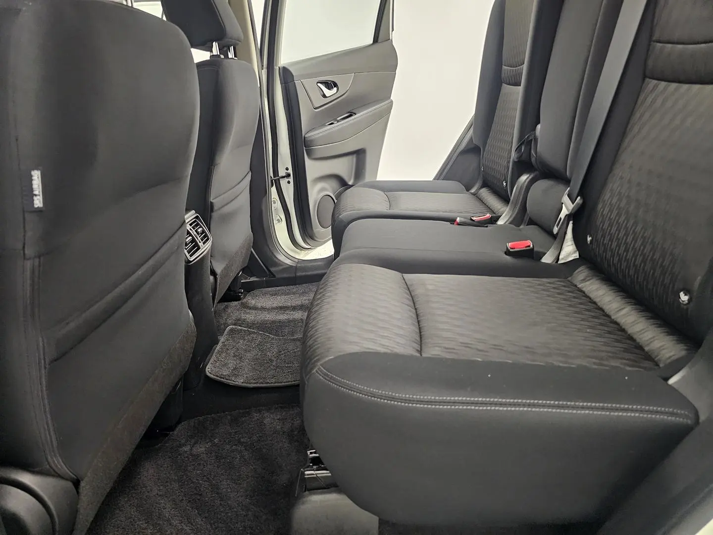 2021 Nissan X-TRAIL Gallery Image 15