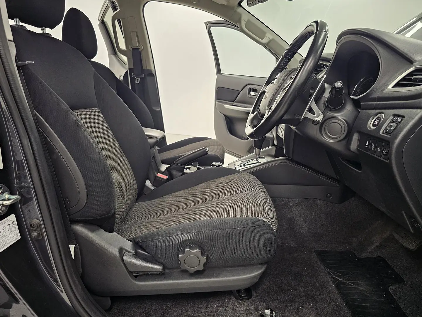 2023 Mitsubishi Triton Gallery Image 22