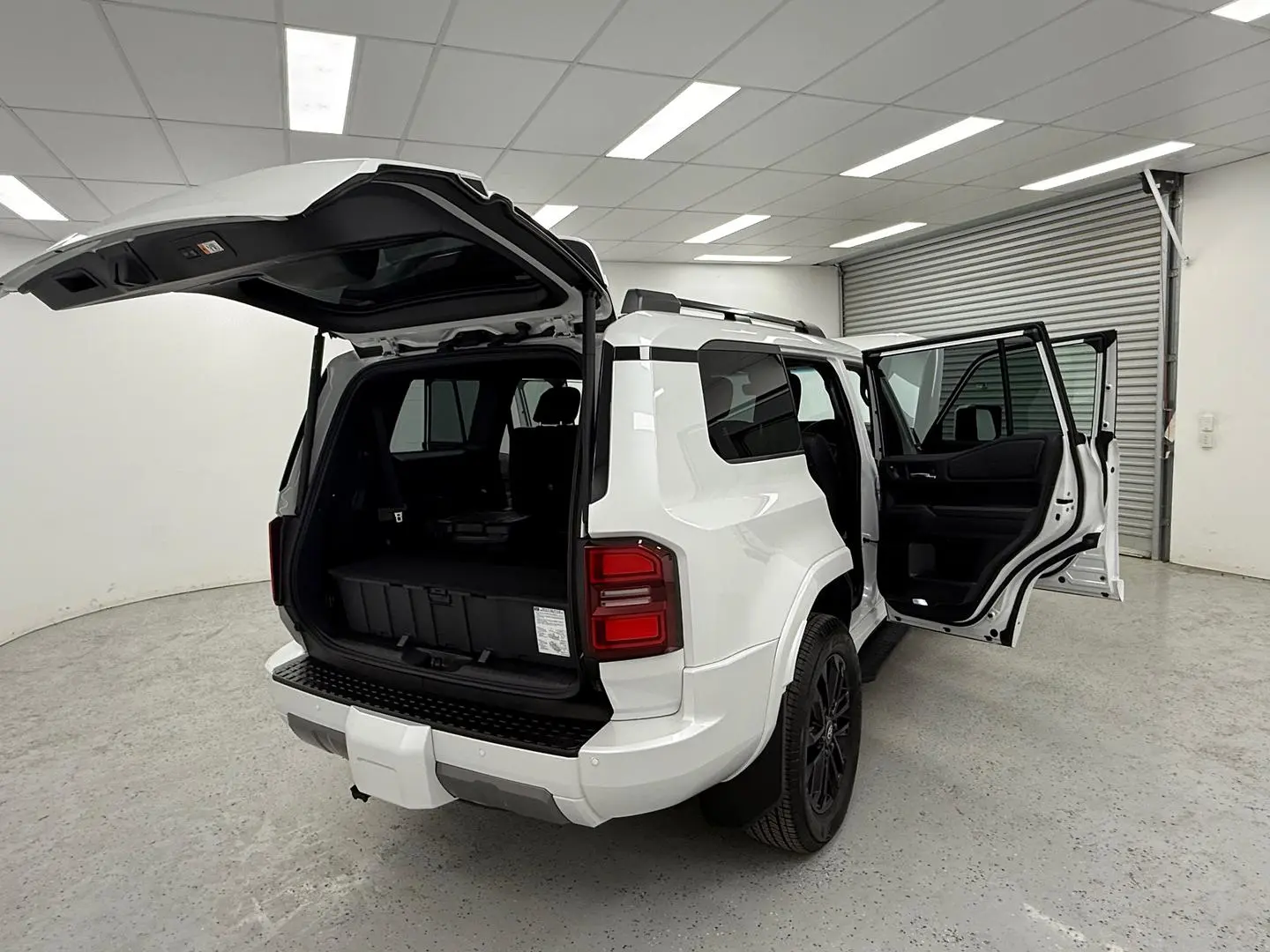 2024 Toyota Landcruiser Prado Gallery Image 11