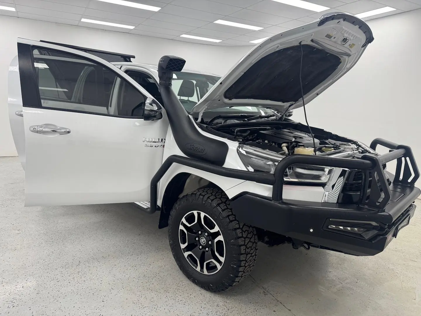 2023 Toyota Hilux Gallery Image 7