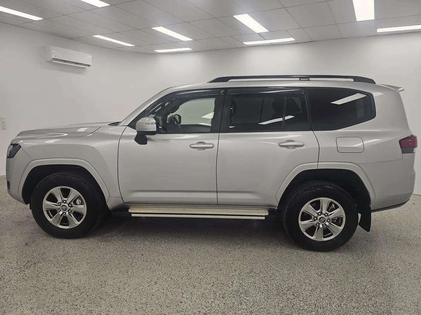 2023 Toyota Landcruiser Gallery Image 6