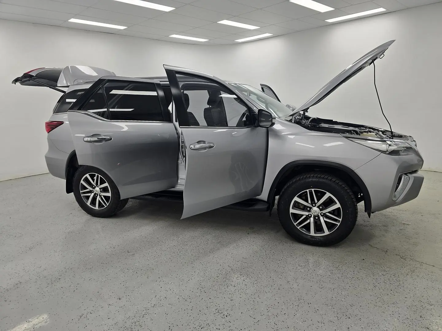2017 Toyota Fortuner Gallery Image 9