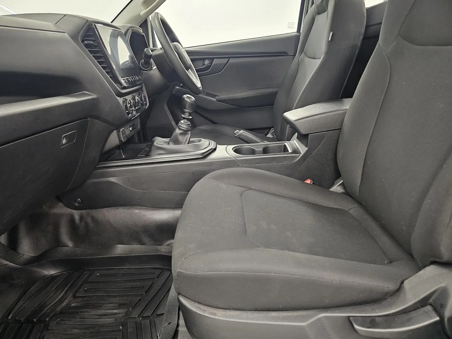 2023 Isuzu D-MAX Gallery Image 12