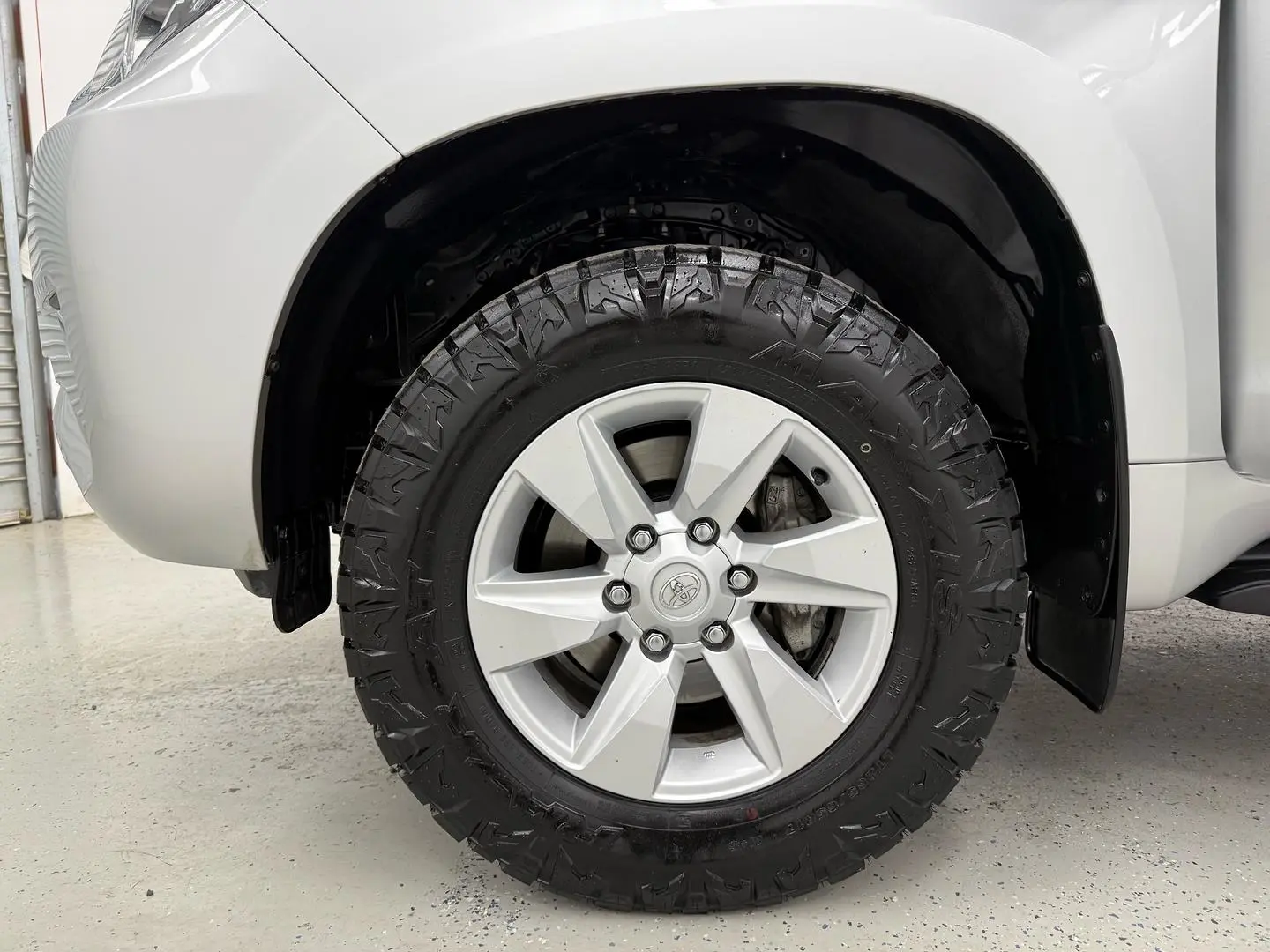 2022 Toyota Landcruiser Prado Gallery Image 9