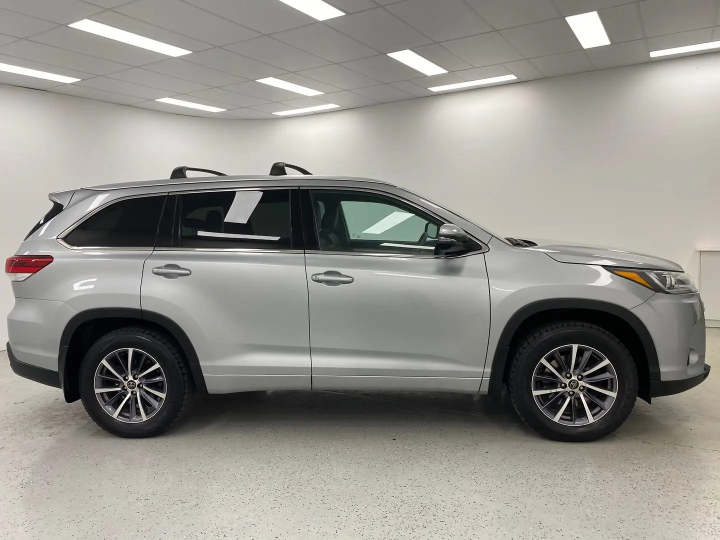 2019 Toyota Kluger Gallery Image 2